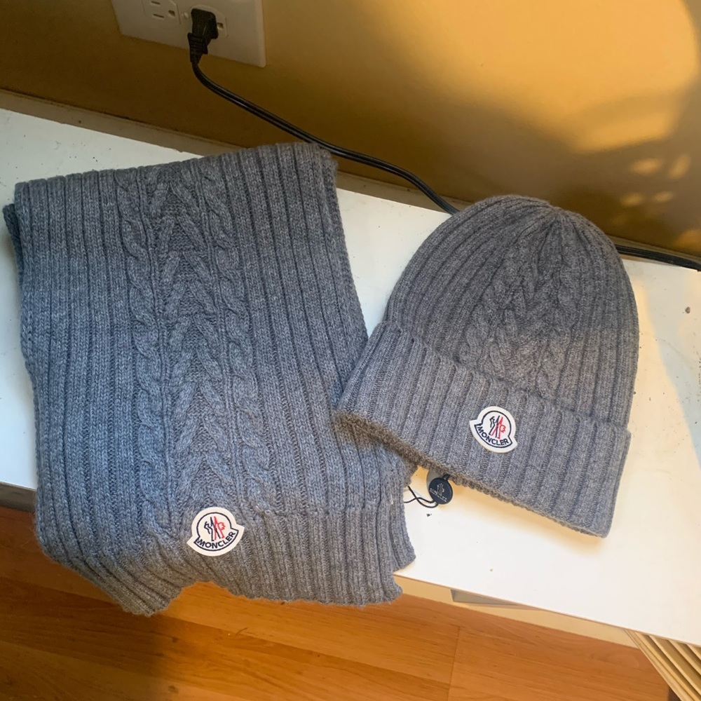 Grey Moncler set hat and scarf